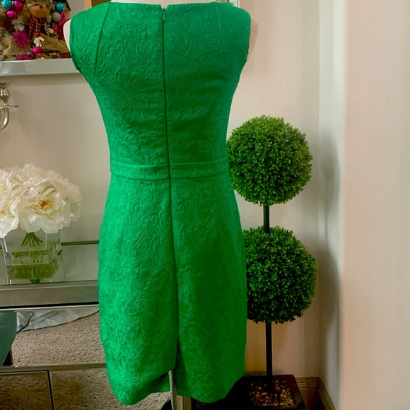 Ellen Tracy Green Sleeveless Jacquard Sheath Dress Gold Chain P-P 17”, P-H 26” - Picture 4 of 7